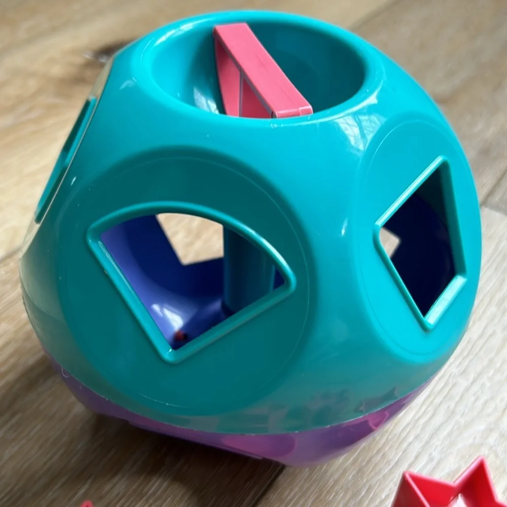 Tupperware Shape- O -Ball Shape Sortor Teal & Purple 6 Shapes Tupper Toy